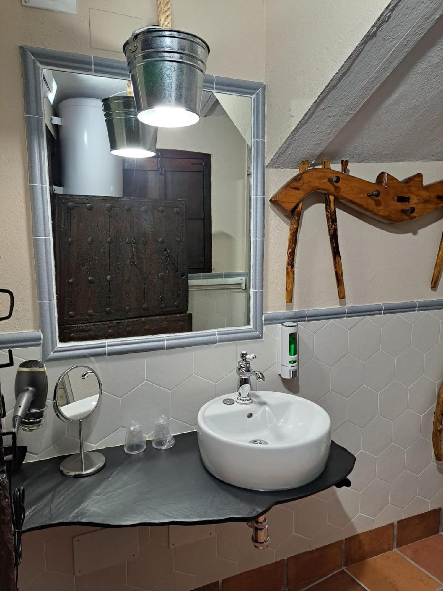 Casa Rural La Bodega, Ofrece Cata De Vino Gratis Horche 外观 照片
