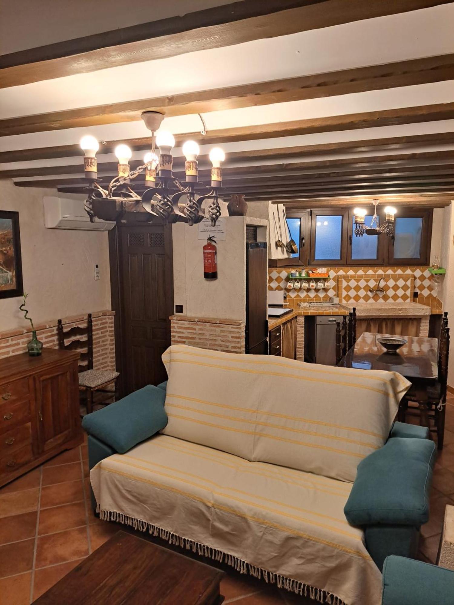 Casa Rural La Bodega, Ofrece Cata De Vino Gratis Horche 外观 照片